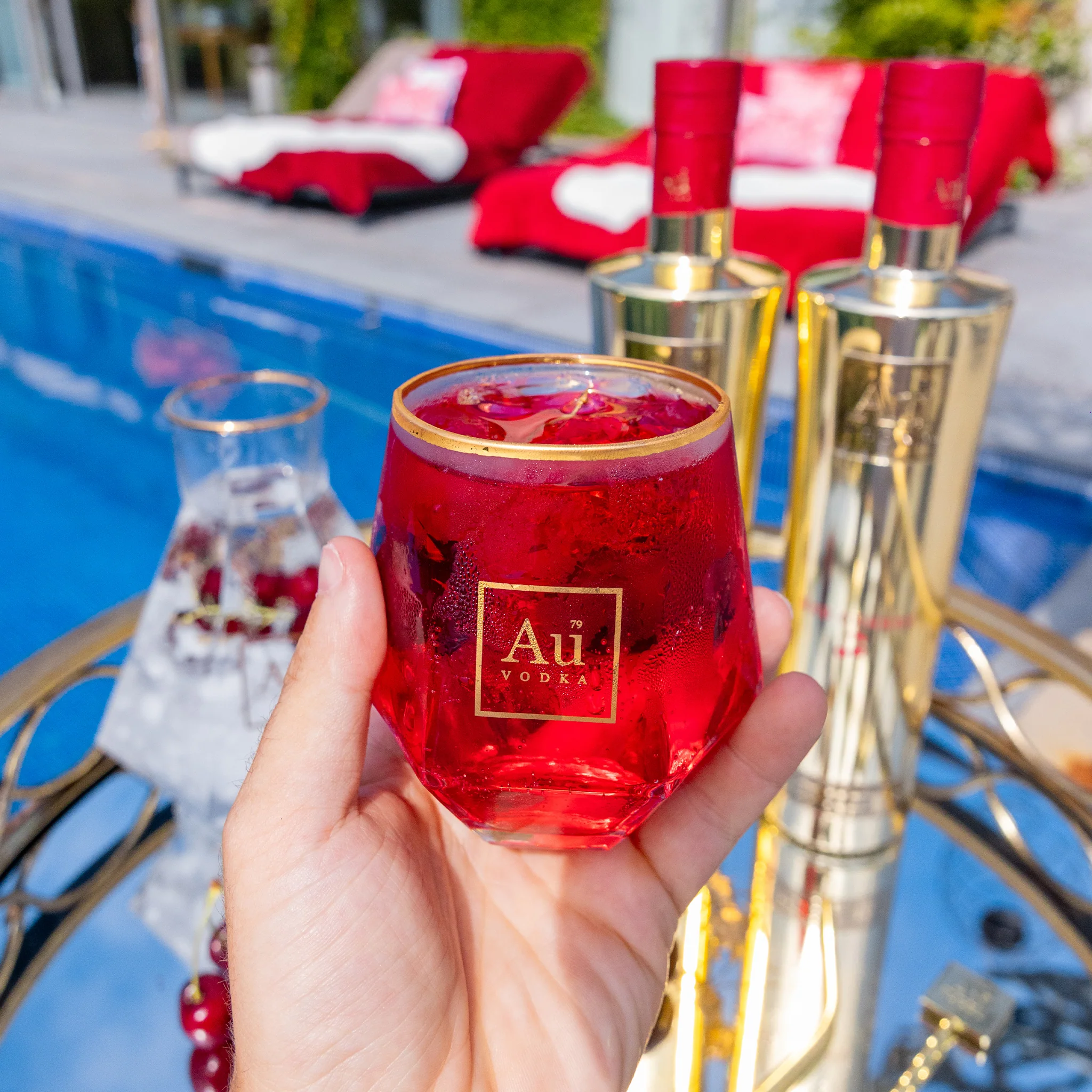 Au Vodka Red Cherry Cocktail Cans 24 Pack & 2 FREE Diamond Cut Glass - Image 4